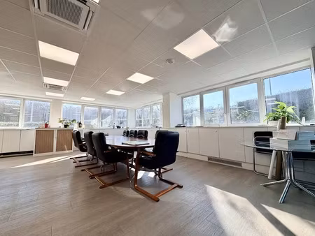 location locaux professionnels 8 pièces 192 m² à dury (80480)  2 560 €