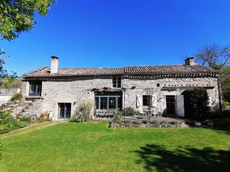 traditionnelle ferme en pierre du xviiie siècle magnifiquement restaurée avec piscine et..