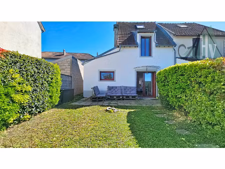 maison avec jardin à 2 pas du rer a de bussy 3 chambres