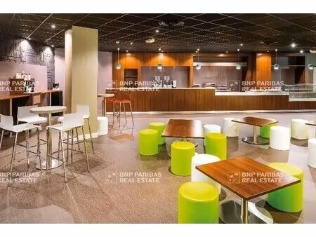 location bureaux 55 m² à 16 324 m²