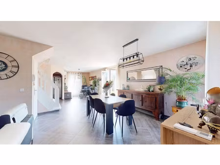 location maison 5 pièces 108 m2 à la queue-en-brie