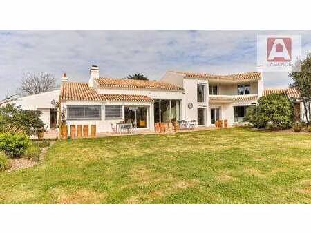 vente maison piscine à saint-gilles-croix-de-vie croix de vie (85800) : à vendre piscine /