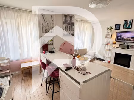 3 pieces 50 m2 - meuble - verranda - parking -