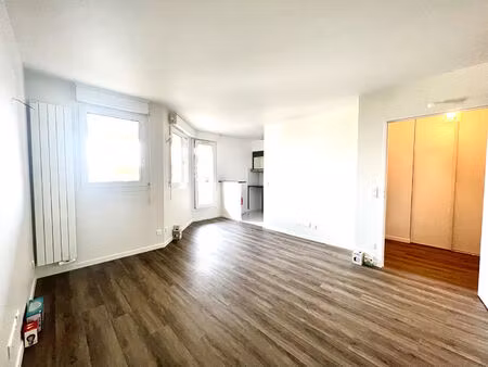 studio 28.06 m2 + terrasse 9.87 m2 vanves