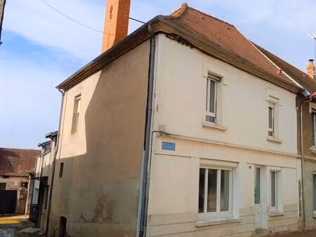 belle maison de bourg mitoyenne proche montlucon