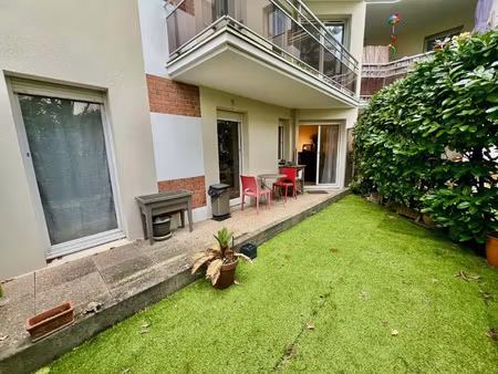 charmant 2 pièces meublé avec terrasse et jardin à carrières