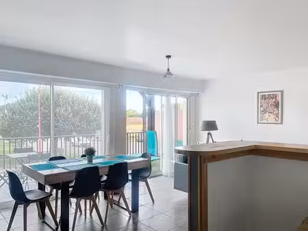 appartement t3 rénové avec terrasse au centre de messanges