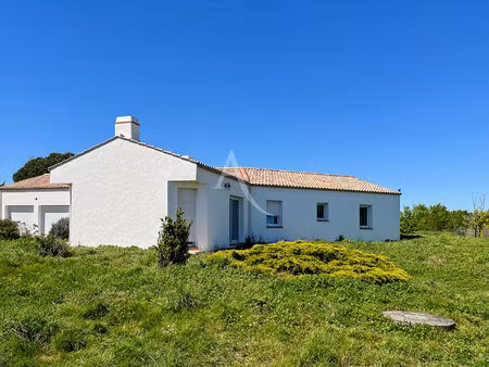maison familiale de 145 m² avec double garage ! environnement calme et accès centre-bourg 