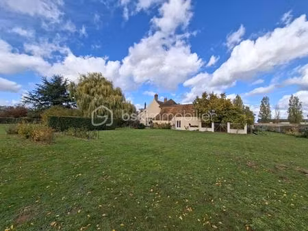 demeure de 358 m² à saint-benoit-sur-loire