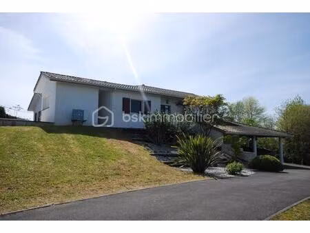 maison de 169 m² à bardos