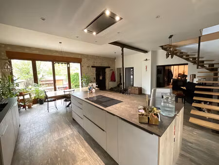 * situation idéale du centre ville de maurecourt * charmante maison *