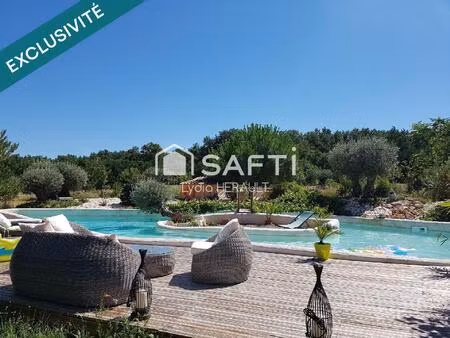 propriété rare avec piscine  volumes et nature