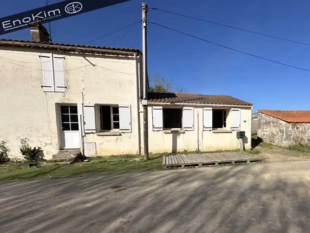 maison en pierre à rénover avec fort potentiel
