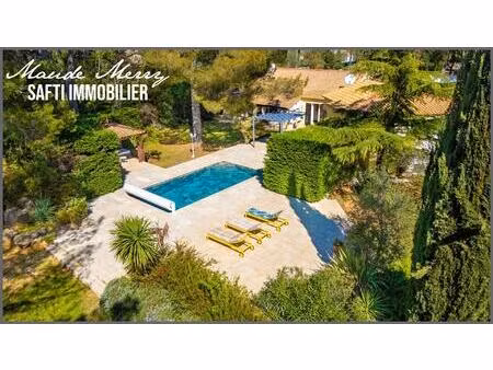 villa de plain-pied de 190 m 2 habitable - piscine - garage - terrain de plus de 2900 m2 e