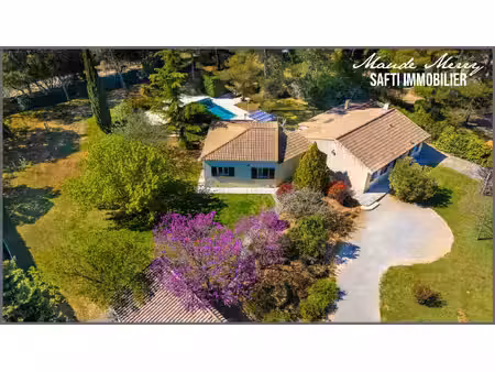 villa de plain-pied de 195 m 2 habitable - piscine - garage - terrain de plus de 2900 m2 e