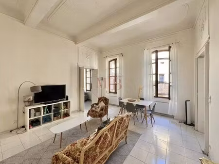exclusivité - centre-ville de tarascon - appartement t2 de caractère dans un bel immeuble 