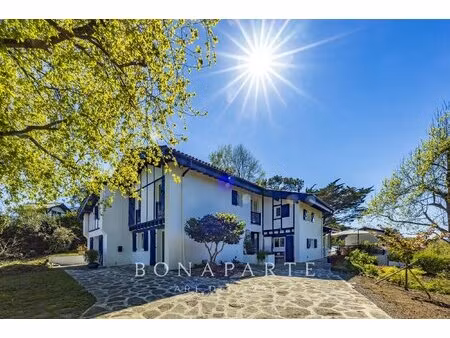 saint-jean-de-luz - propriete avec piscine et annexe