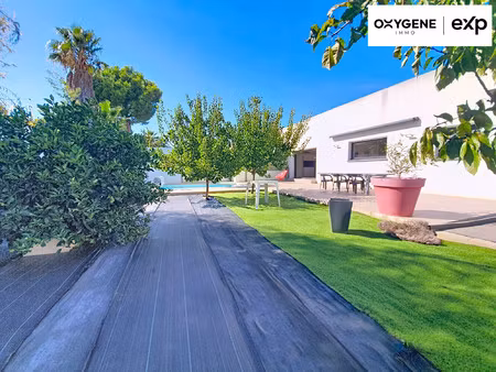 maison comtemporaine avec piscine et garage proche des plages