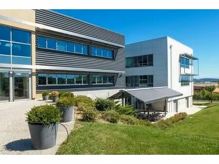 location bureau saint quentin fallavier 62 m²