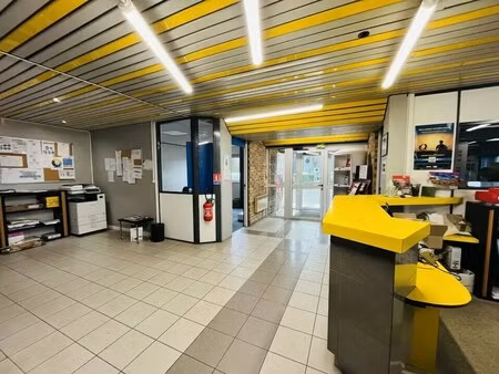 location local d'activités 920 m²