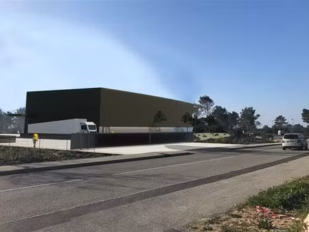 vente/location local d'activités signes 3 740 m²