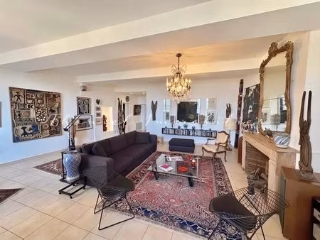 à vendre : appartement de charme de 114 m2 dans le village de grimaud avec vue...