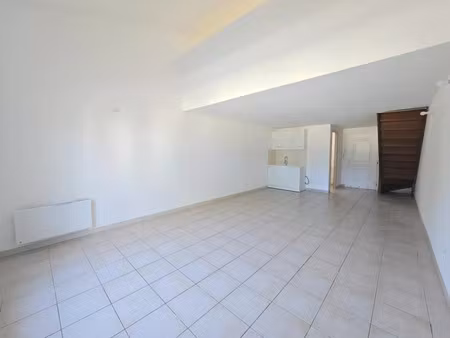 location appartement 2 pièces 43 m² à saint-martin-de-crau (13310)