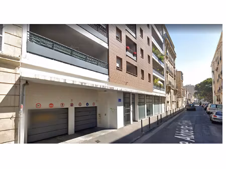 parking interieur 169 rue abbe de l'epee 13005 marseille.