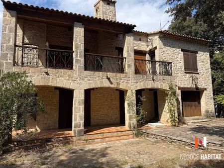 villa familiale 7 pièces de 190 m2 sur 900 m2 de terrain arboré