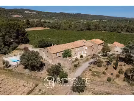 hérault - au cœur du minervois  mas ancien à vocation viticole sur 42 hectares