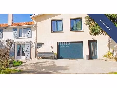 ensemble de 2 maisons mitoyennes  tram à 100 m  fort potentiel à