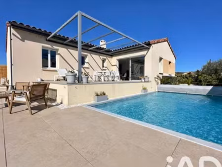 maison à violès (84150)