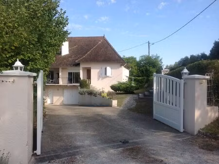 maison de plain-pied avec piscine  deuxième logement indépendant en rez-de-jardin
