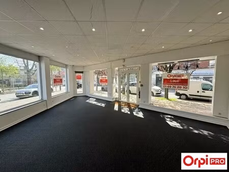 location entrepôt 151 m²