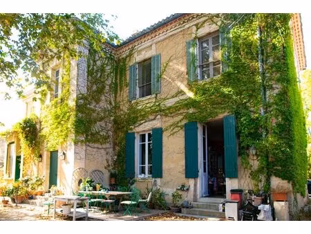 manoir magnifique datant de 1870 à le thor  à proximité immédiate de l'isle-sur-la-sorgue