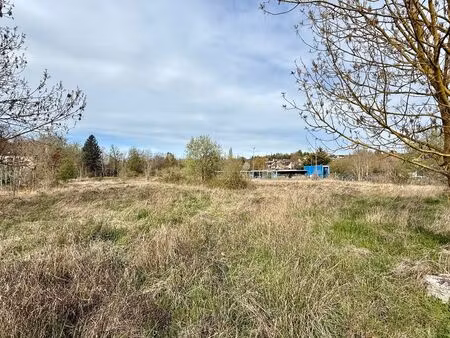 4900 m² en zone commerciale - fort potentiel de développement