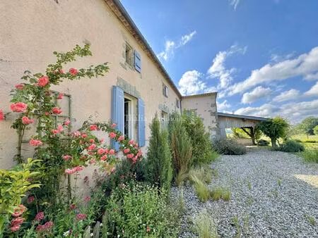 jolie maison en pierre de 220m2 avec atelier sur belle parcelle arborée