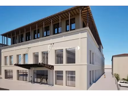 location commerce 1 930 m²