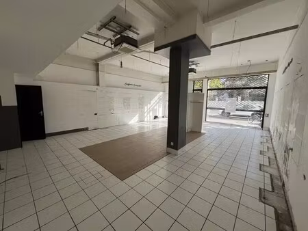 location commerce 210 m²