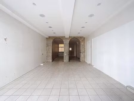 location commerce 61 m²