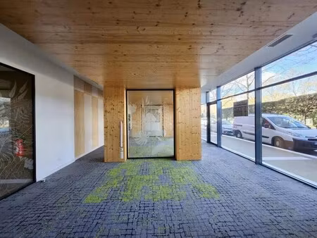 location commerce 171 m²