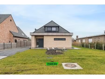 huis te koop in knesselare met 3 slaapkamers