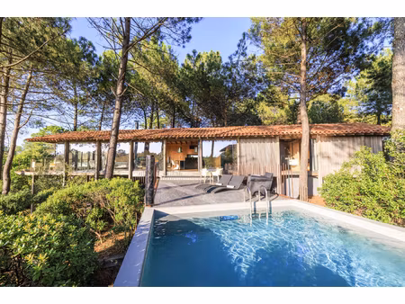 villa d'architecte suspendue dans les pins. piscine. vue golf. plages à pied !