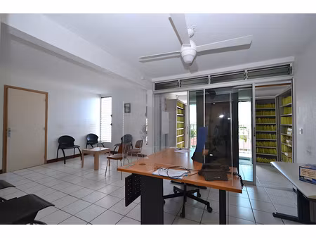 appartement t4 divisé en 3 unités professions libérales.