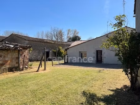 ensemble immobilier de 131 m² - terrain constructible et fort potentiel - chepniers (17)