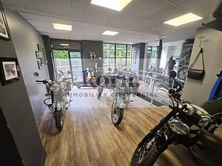 location commerce 130 m²