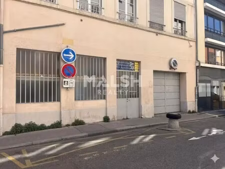 location commerce lyon 69004 80m²