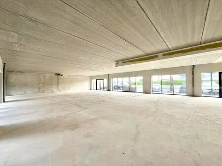 location commerce 120 m²