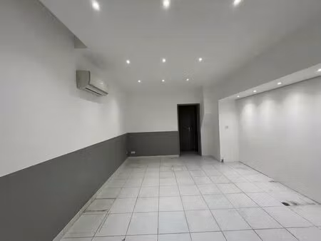 location commerce sainte maxime 83120 20m²