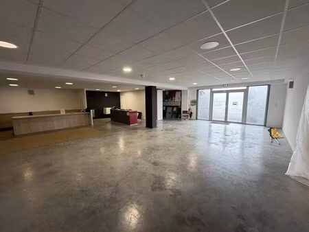 location commerce 455 m²